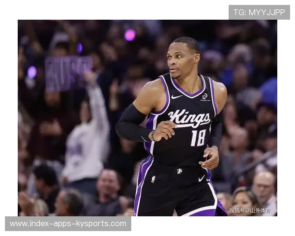 威斯布鲁克飞身抢下前场篮板点燃比赛 威斯布鲁克飞身抢下前场篮板点燃比赛